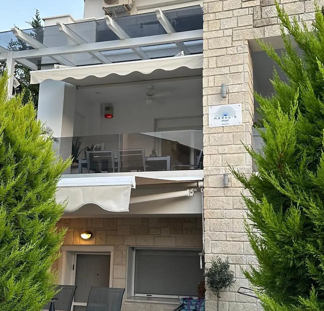 Marko'S Place Hanioti 0*,